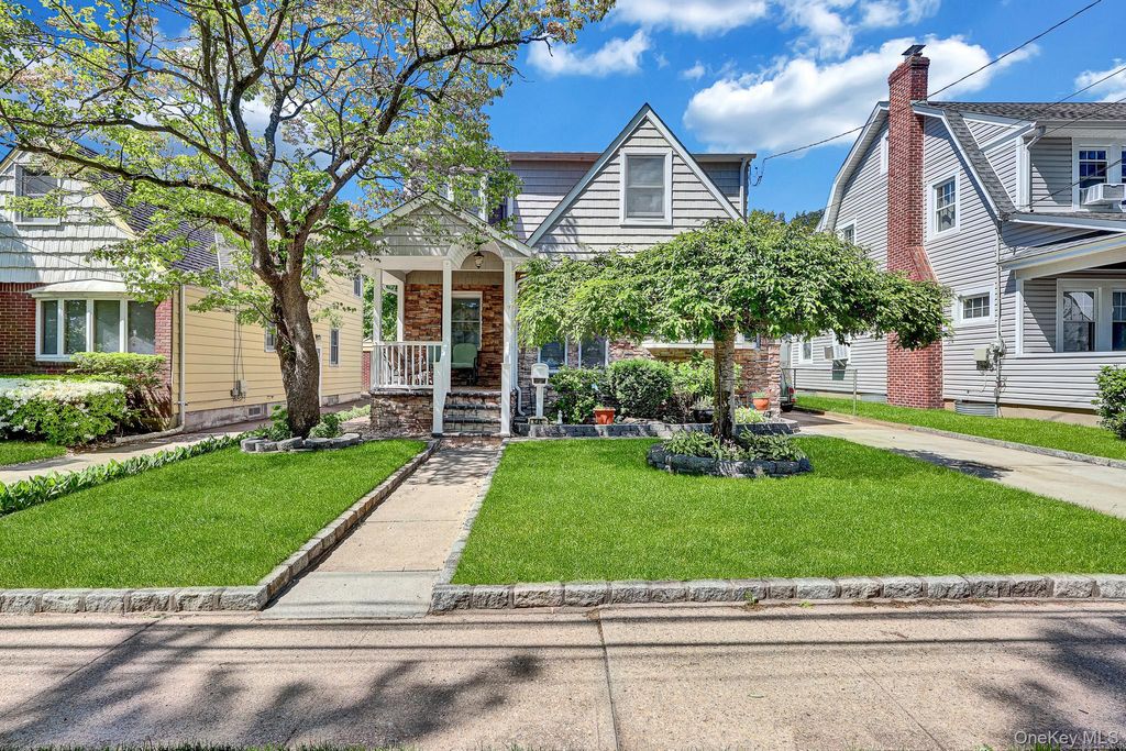 Photo of 545 N 2nd Street, New Hyde Park, NY 11040 (MLS # 1001699)