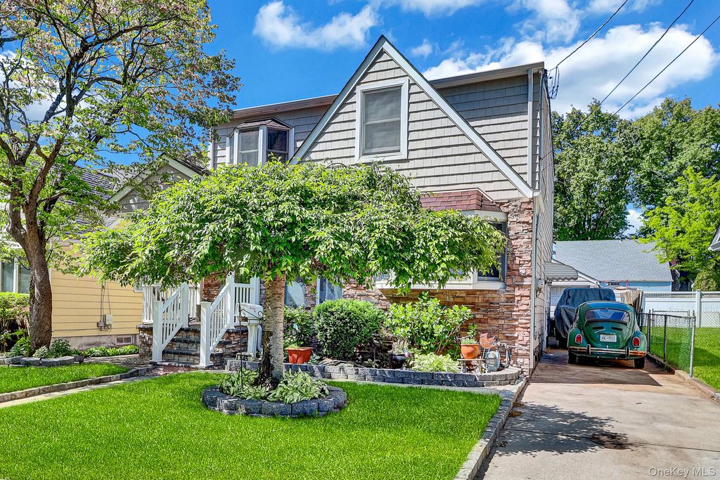 Photo of 545 N 2nd Street, New Hyde Park, NY 11040 (MLS # 1001699)