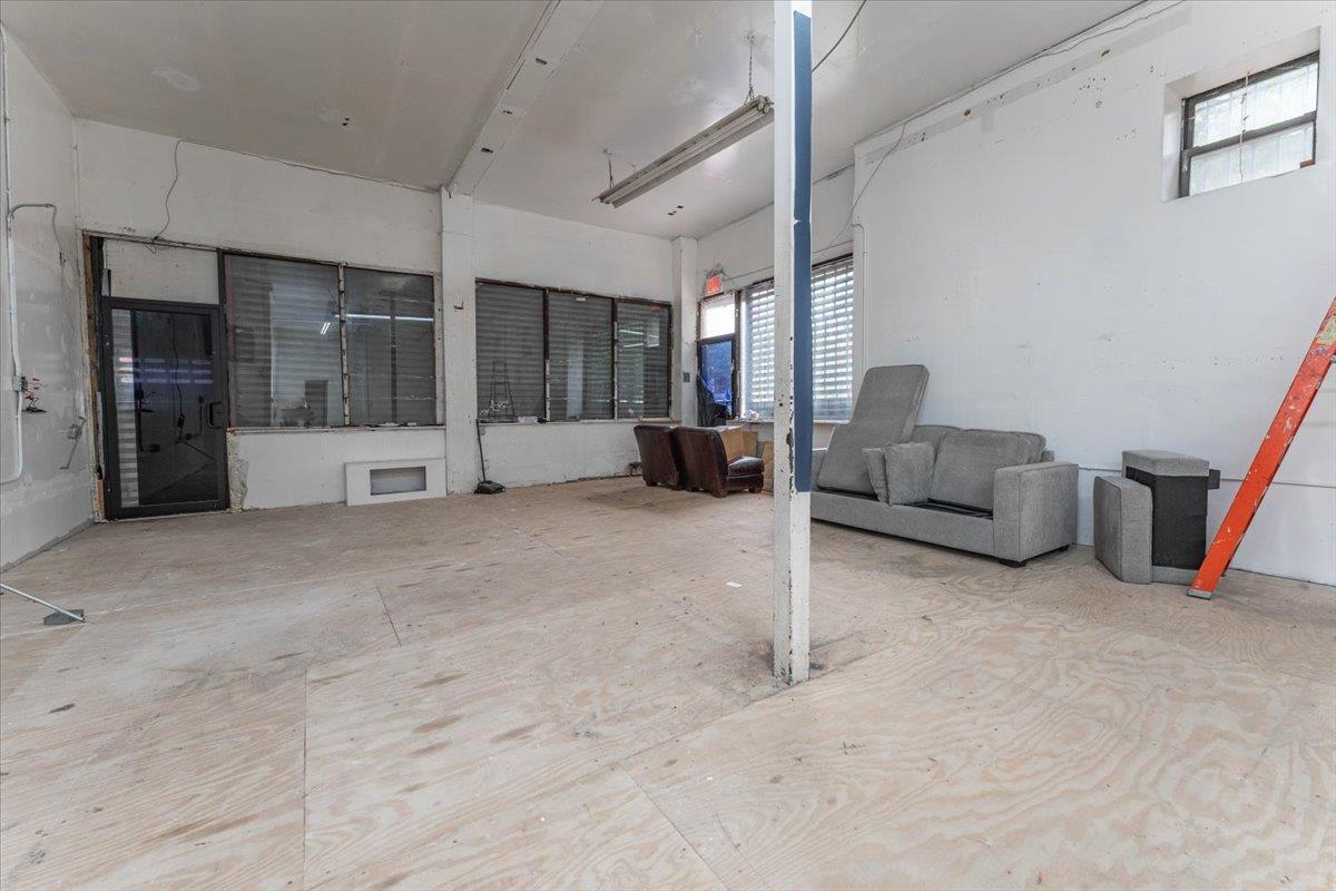279 Pleasant Avenue North Commercial