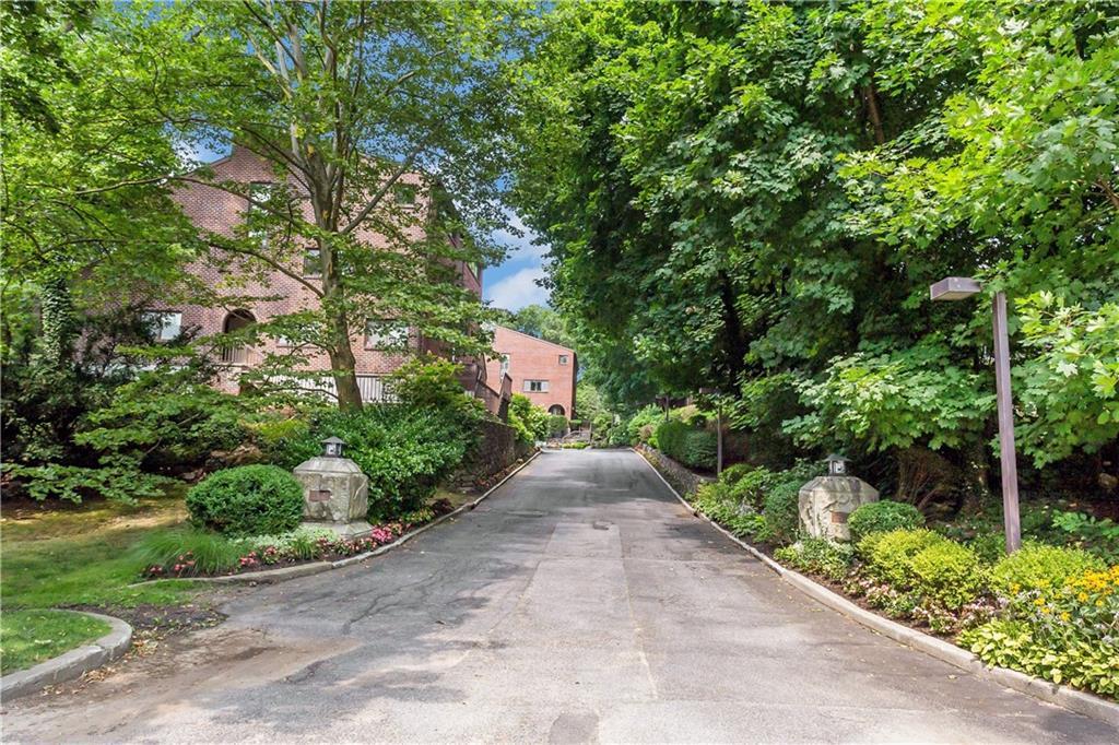 N Bedford Road 5A, Chappaqua, New York - 1 Bedrooms  
1 Bathrooms - 