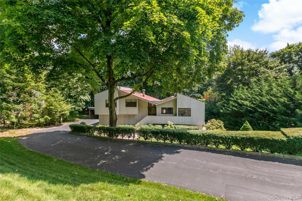 Photo of 68 Burns Place, Briarcliff Manor, NY 10510 (MLS # 1034571)