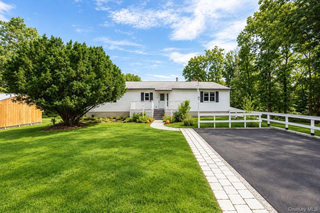 Photo of 226 Charwill Drive, Clinton Corners, NY 12514 (MLS # 1049359)