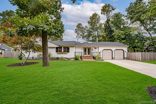 40 LYMAN RD, EAST PATCHOGUE, NY 11772 - Image b3ceed647ff80c97a290d065cda6dd5d/4265345459