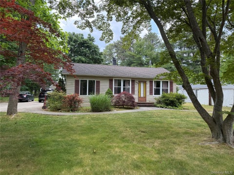Homes For Sale - 174 Middle Island Road<br/> Medford, NY 11763