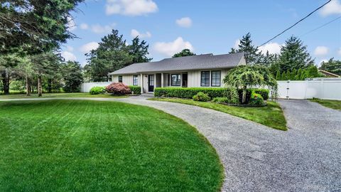 Homes For Sale - 28 Alanson Lane<br/> Hampton Bays, NY 11946