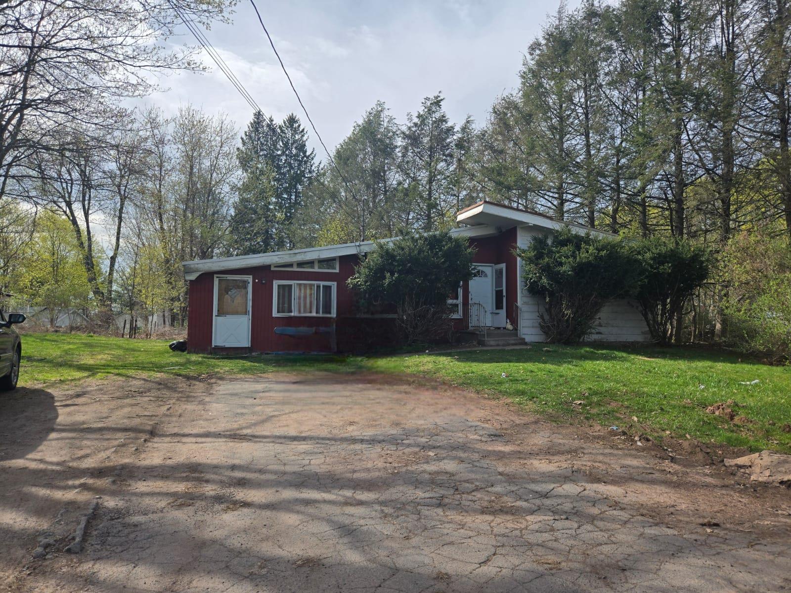 Highland Avenue, Monticello, New York - 3 Bedrooms  
2 Bathrooms  
5 Rooms - 