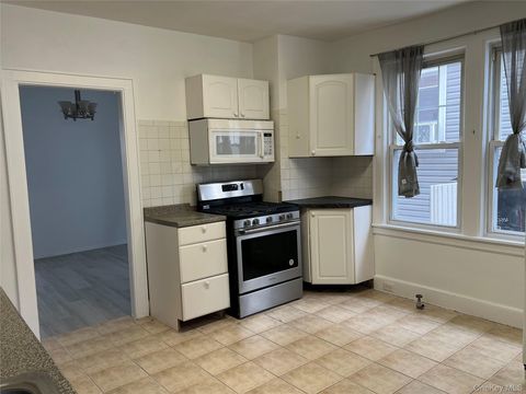 514 College Place College Point NY 11356