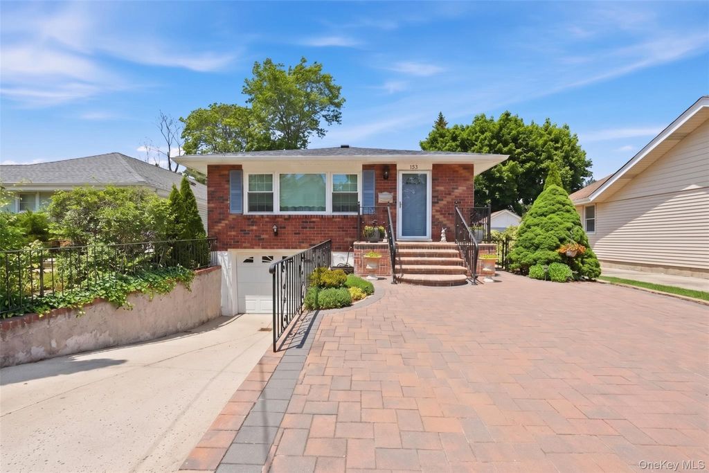 Photo of 153 Davison Avenue, Lynbrook, NY 11563 (MLS # 1012435)