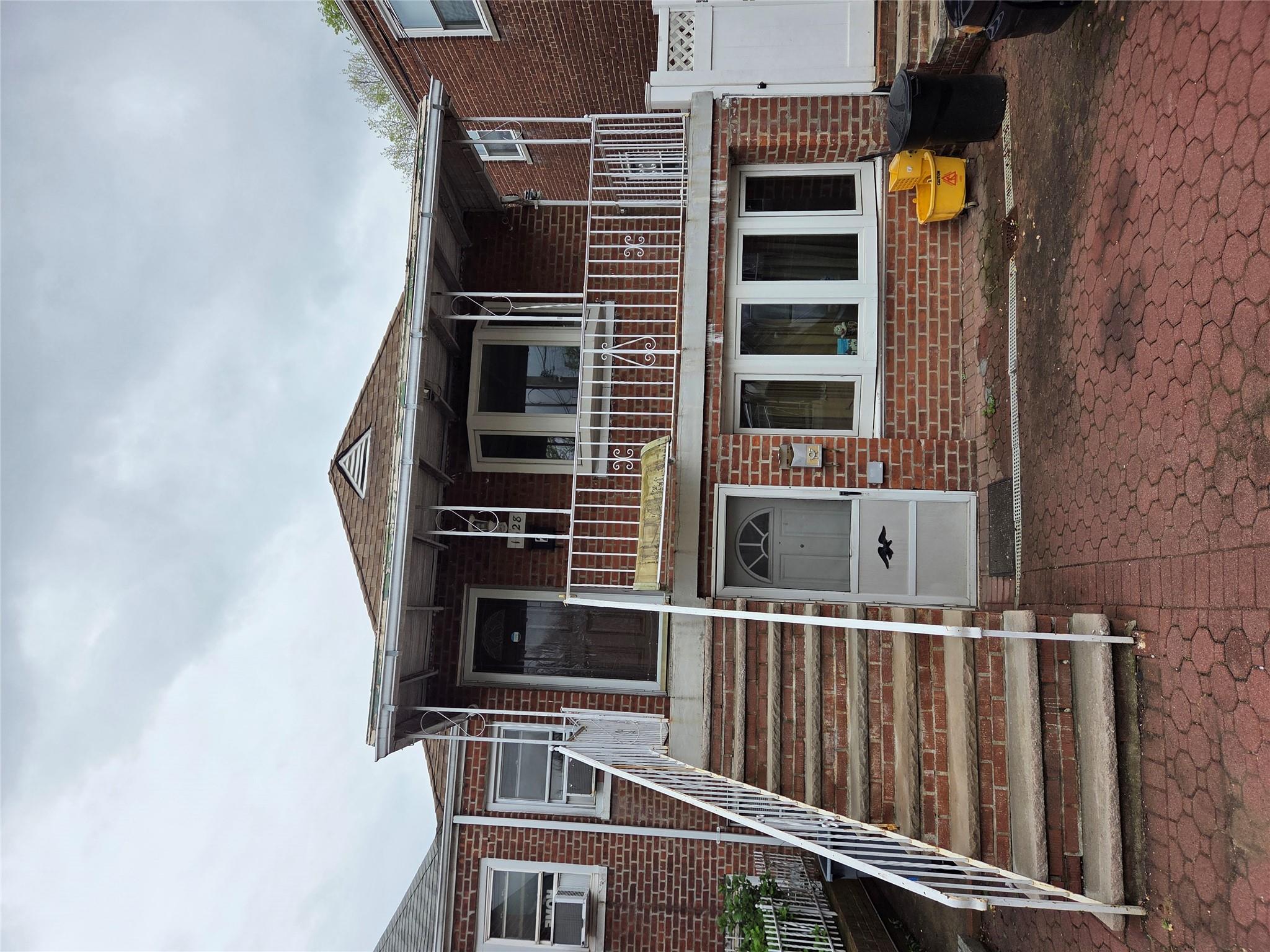 Allerton Avenue 2, Bronx, New York - 3 Bedrooms  
1 Bathrooms  
4 Rooms - 