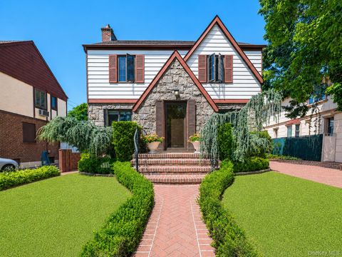 Homes For Sale - 69-78 180th Street<br/> Fresh Meadows, NY 11365