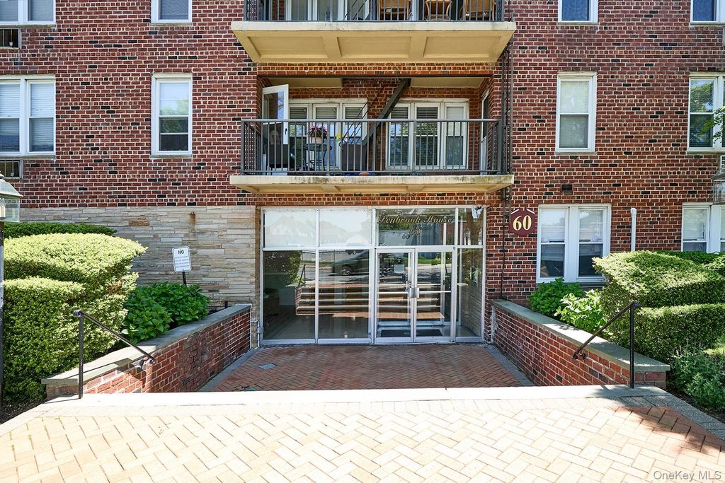 Photo of 60 Hempstead Avenue #3P, Lynbrook, NY 11563 (MLS # 1005147)