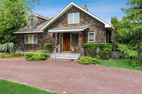 18 Brushy Neck Lane Westhampton NY 11977