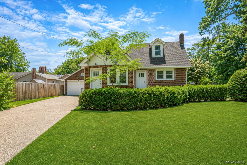 Photo of 44 Elizabeth Avenue, Smithtown, NY 11787 (MLS # 1065352)