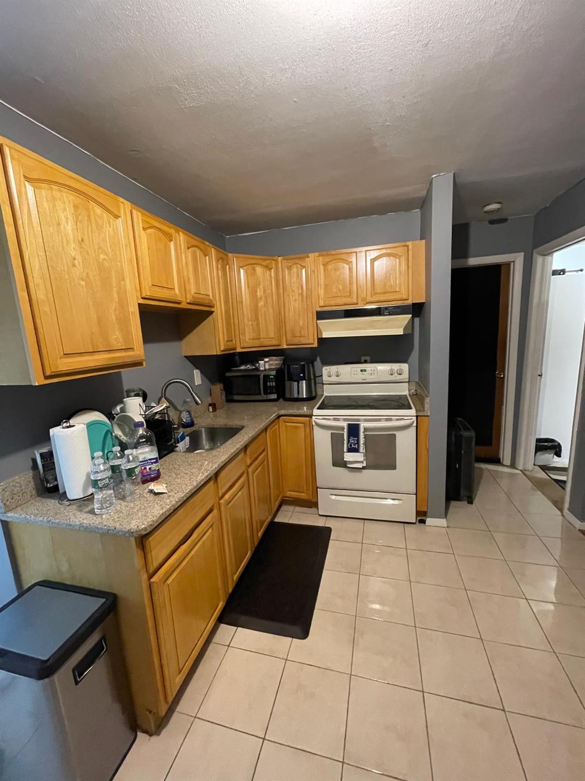 48 Matthews Avenue, West Babylon, New York image 15