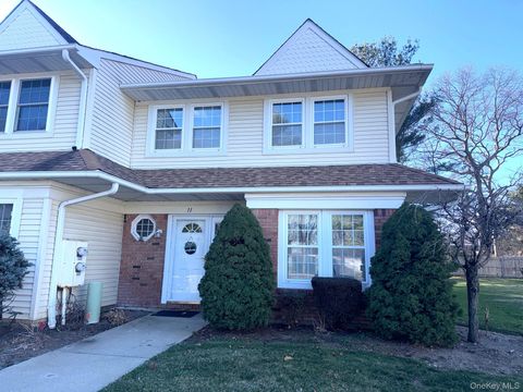 11 Gazebo Lane Holtsville NY 11742