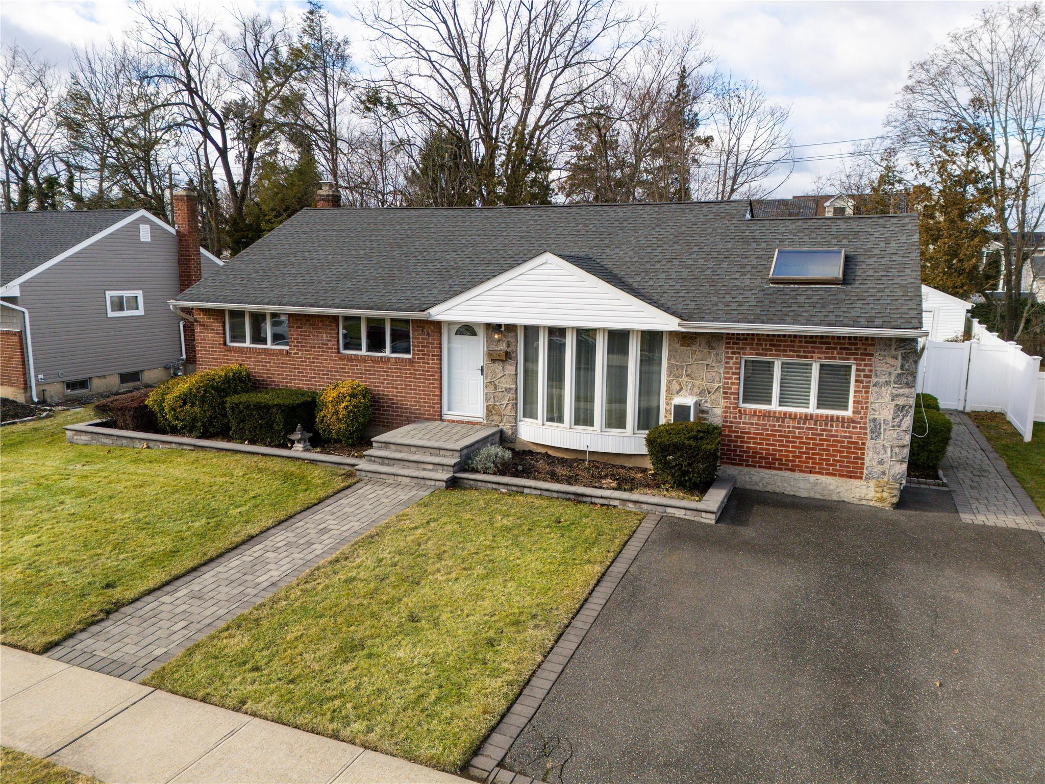 64 Stephen Drive, Plainview, New York image 2