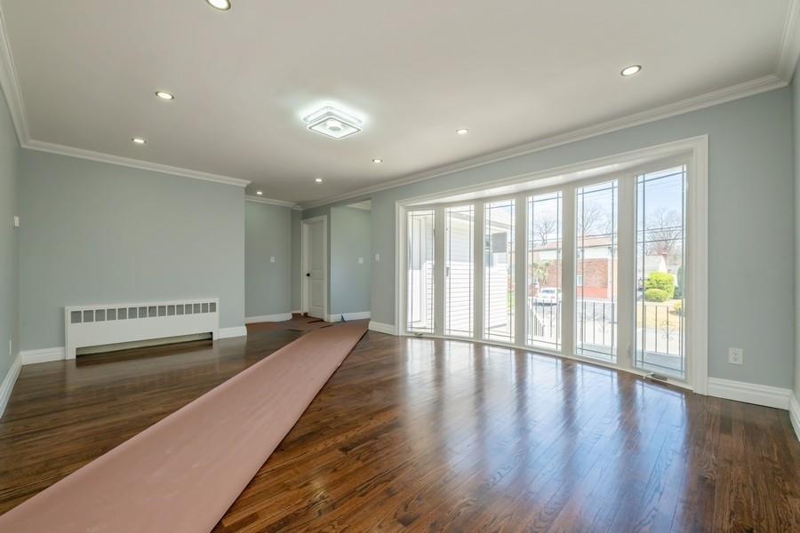 15 Kirkwood Drive, Glen Cove, New York image 6