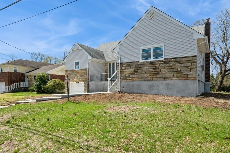 15 Kirkwood Drive, Glen Cove, New York image 3