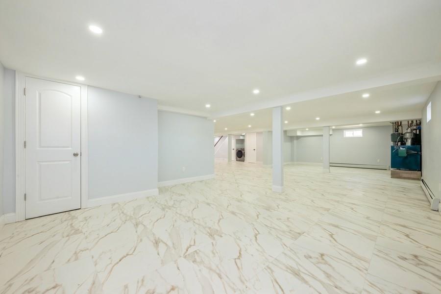 15 Kirkwood Drive, Glen Cove, New York image 32