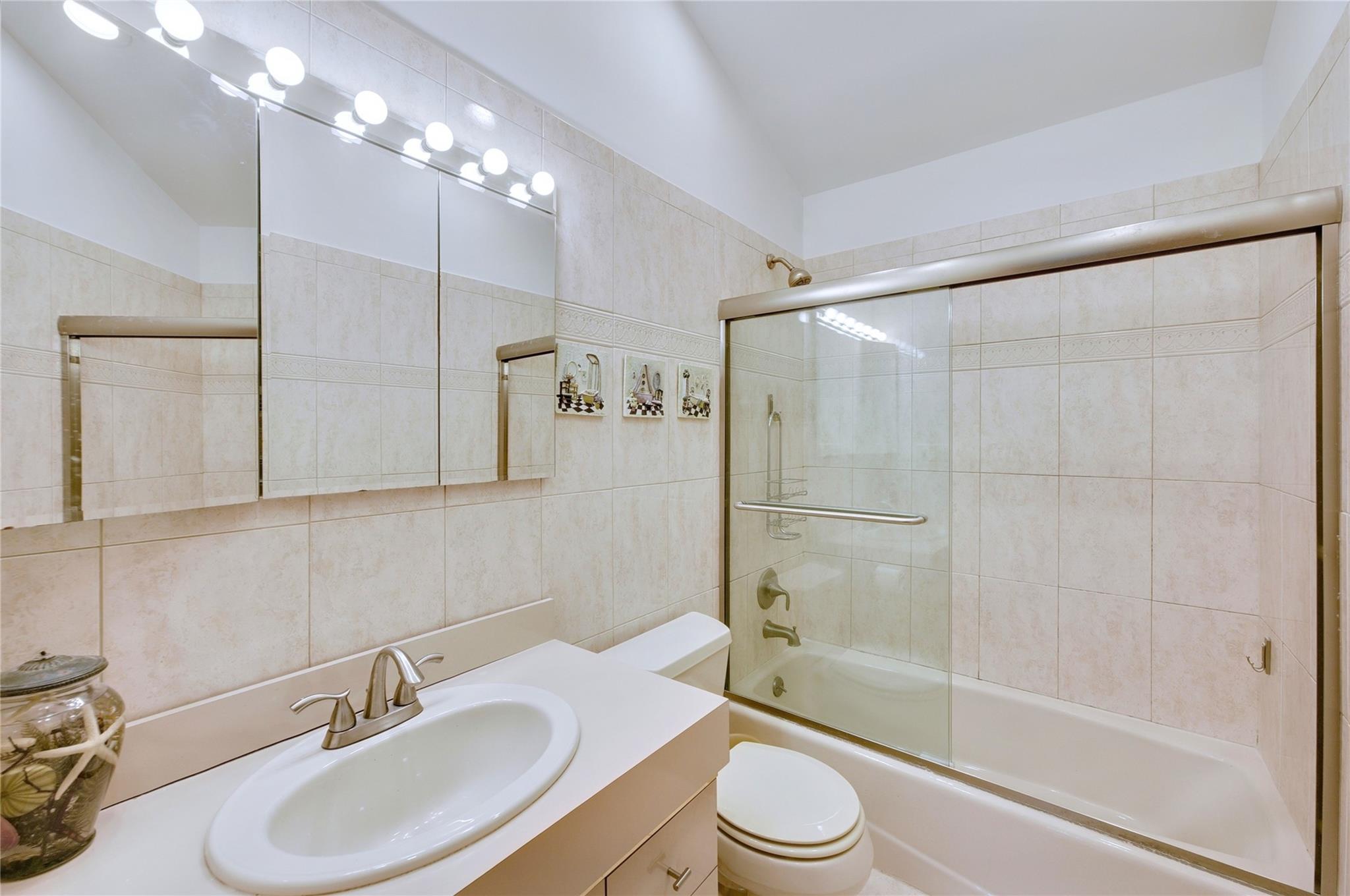3 Grace Park Dr, Commack, New York image 20
