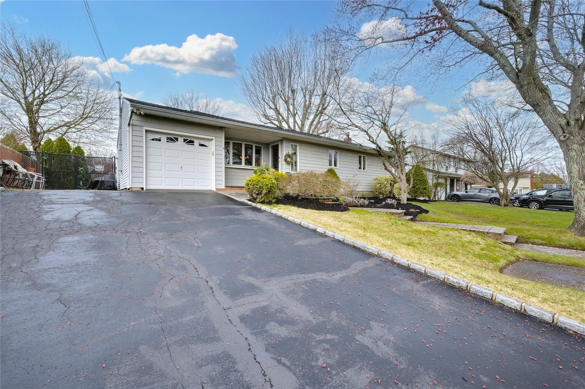 3 Grace Park Dr, Commack, New York image 2