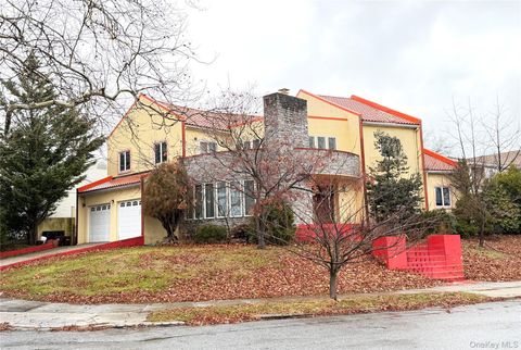 26105 Bridgewater Avenue Glen Oaks NY 11004