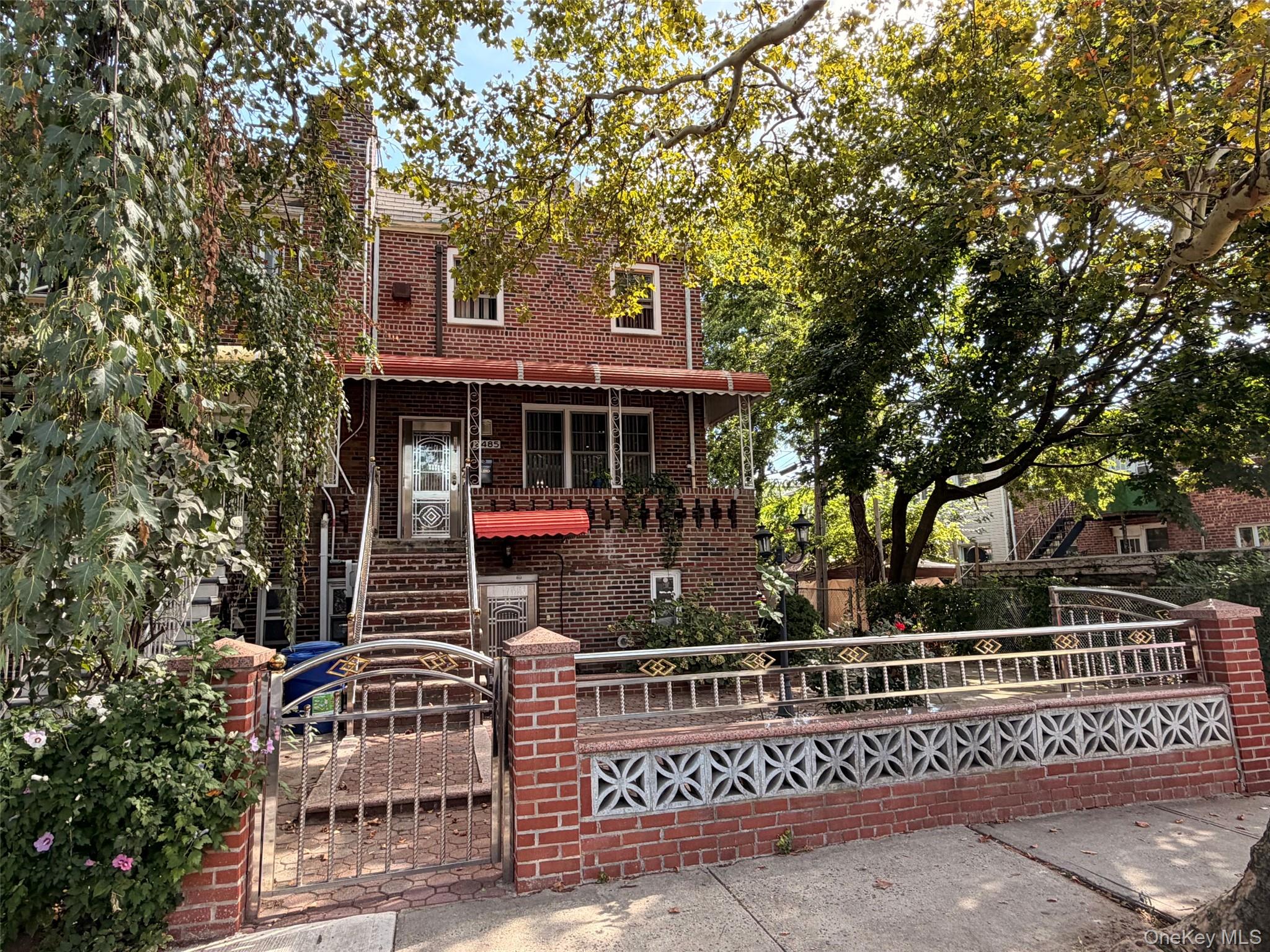 2485 E 7th Street