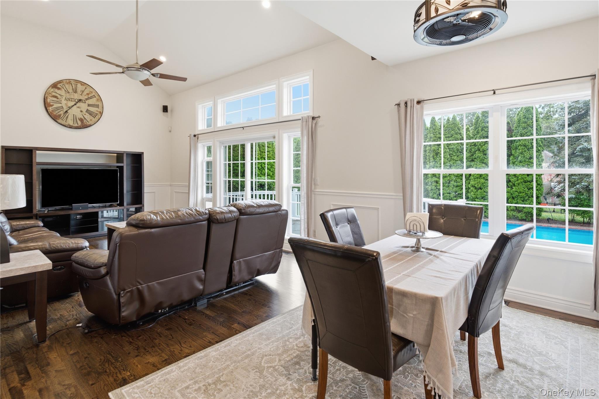4 Wood Hollow Drive