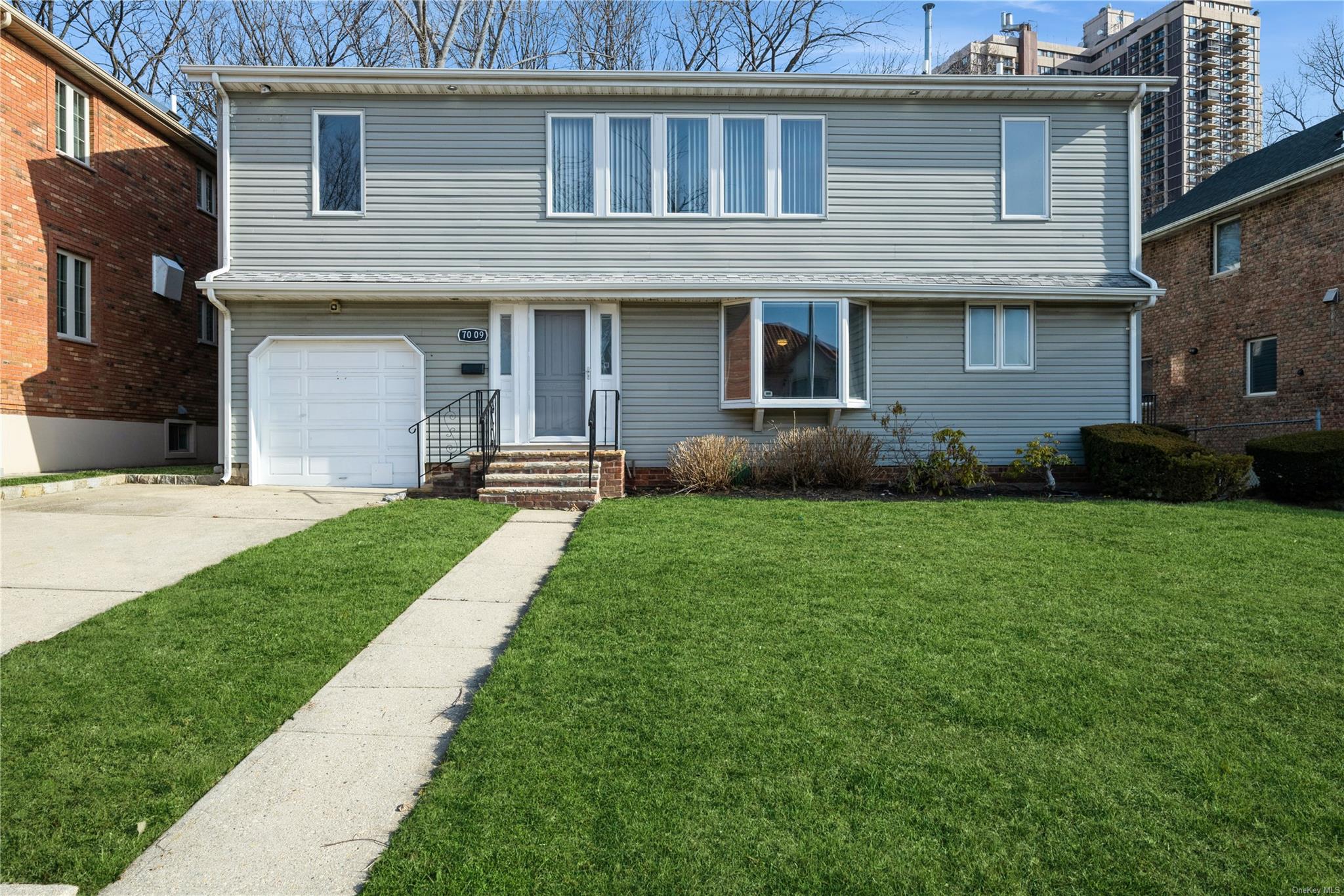 Rental Property at 267 Street, Glen Oaks, Queens, NY - Bedrooms: 6 
Bathrooms: 3 
Rooms: 10  - $5,500 MO.