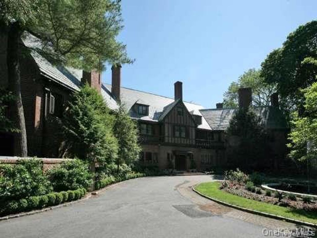Photo of 219 Feeks Lane, Mill Neck, NY 11560 (MLS # 922985)