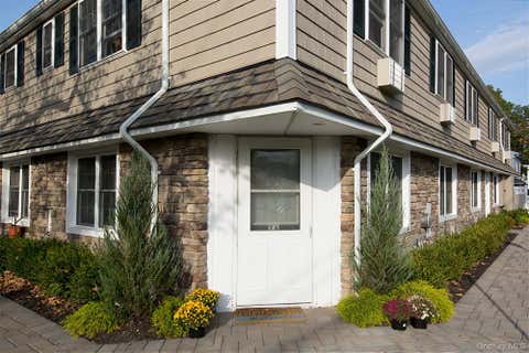 Apartment For Rent - 4 Richland Boulevard #01<br/> Suffolk County, Brightwaters, NY 11718