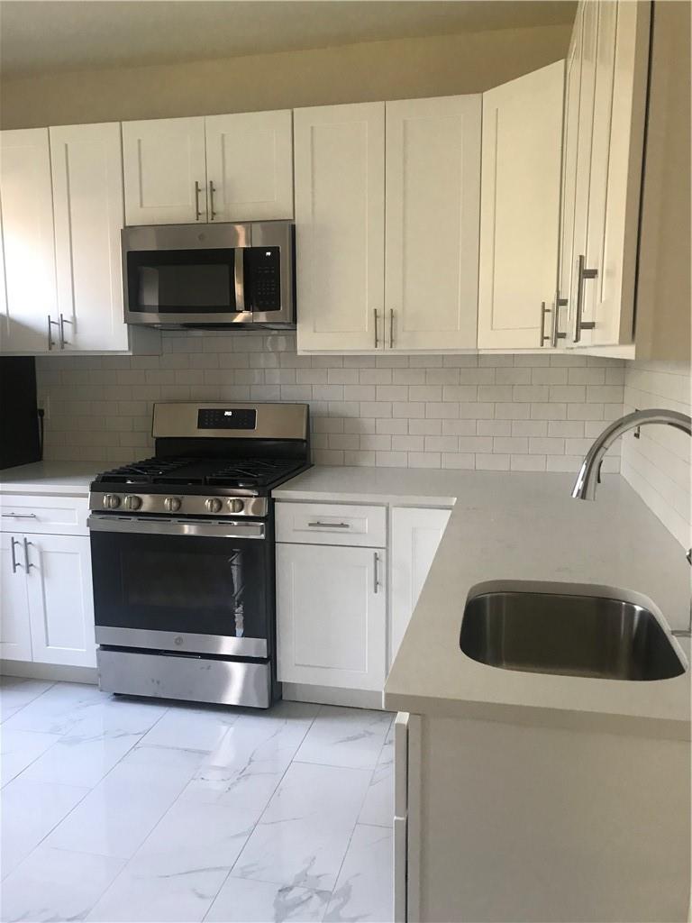 110 Stonelea Place 2F