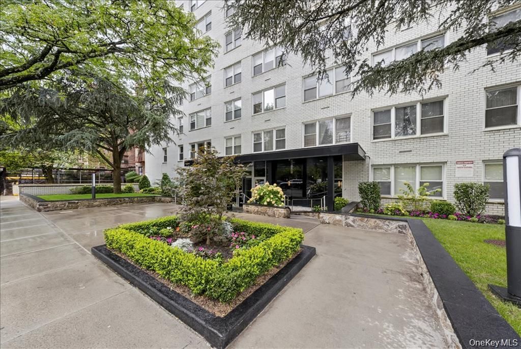 Photo of 1170 Ocean Parkway #5D, Brooklyn, NY 11230 (MLS # 954143)