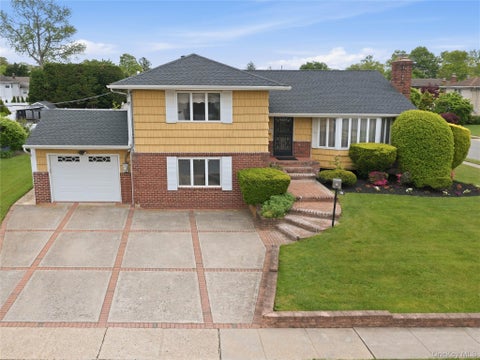 Homes For Sale - 70 Polo Road<br/> Massapequa, NY 11758