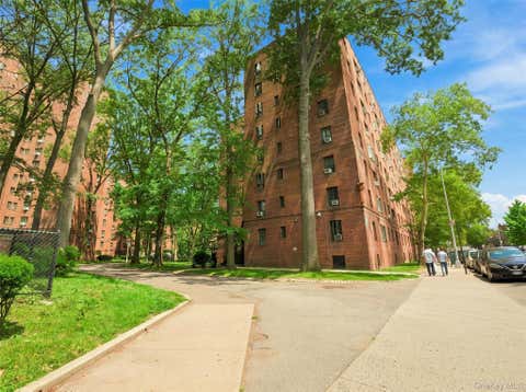 Condo For Sale - 2049 Mcgraw Avenue #4F<br/> Bronx, NY 10462