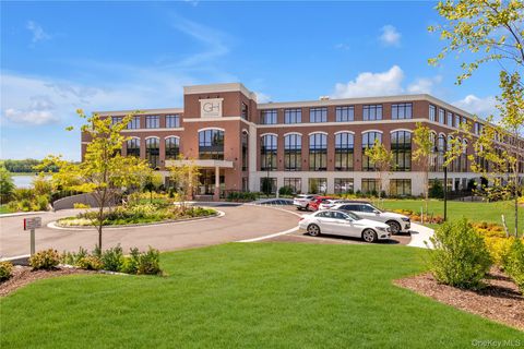 10 Shore Road 208 Glenwood Landing NY 11547