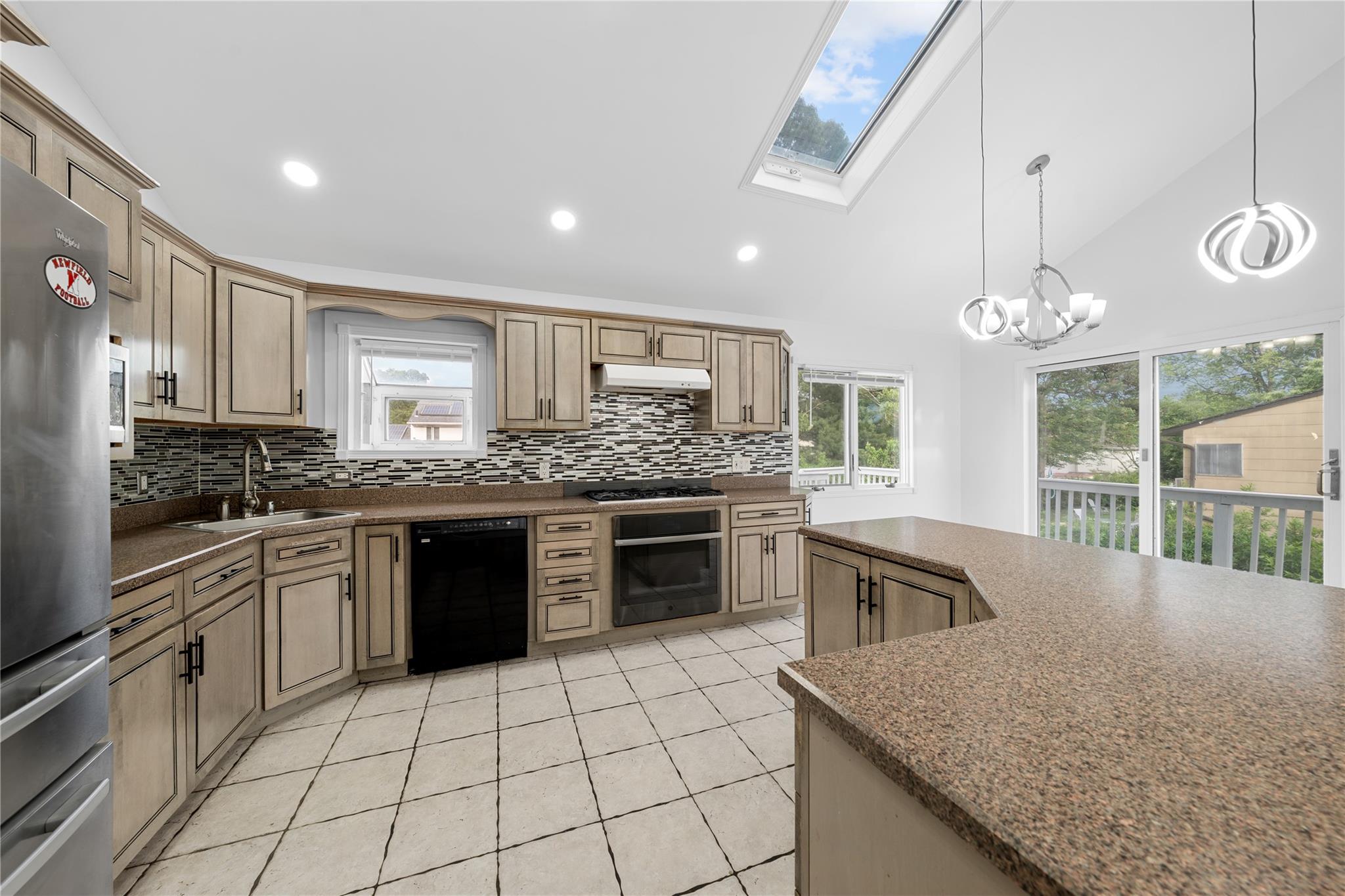 55 Newton Avenue, Selden, New York image 8