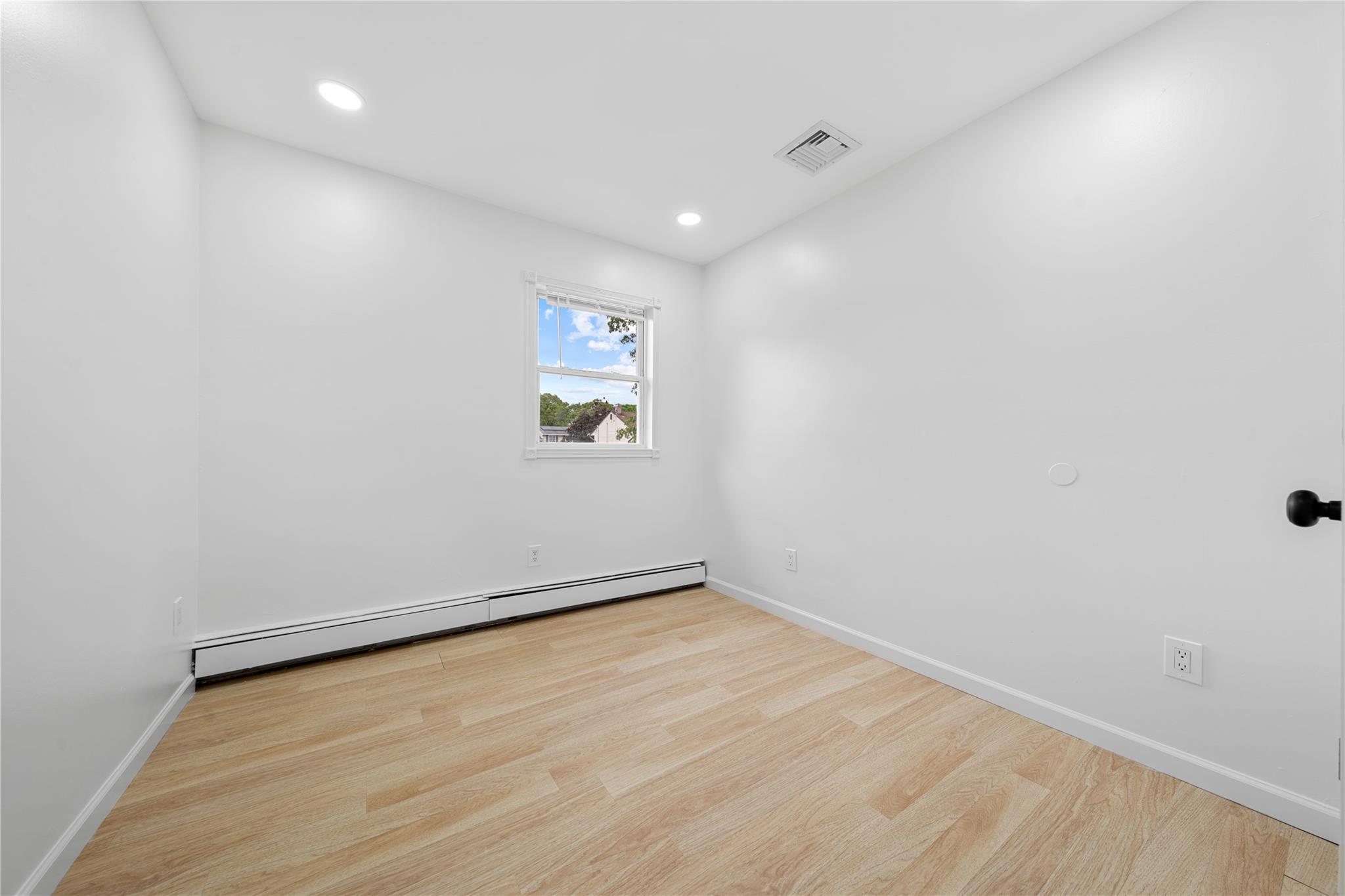 55 Newton Avenue, Selden, New York image 10