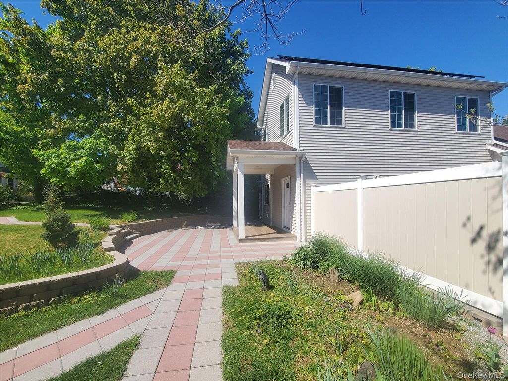 Photo of 216 Catherine Street, Buchanan, NY 10511 (MLS # 995622)