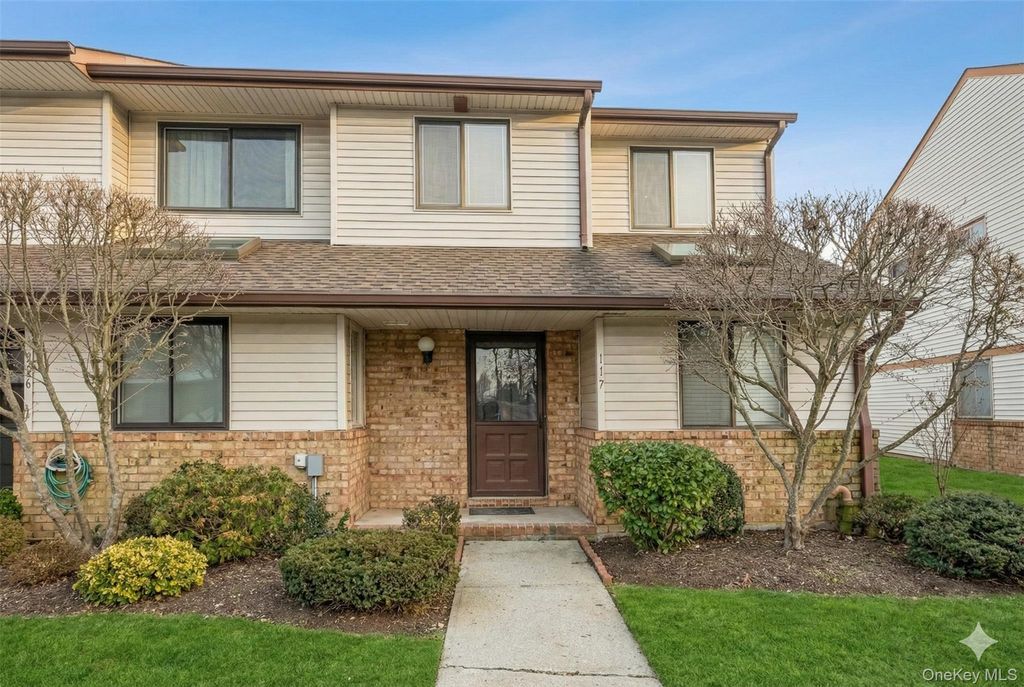 Photo of 117 Laurel Lane, Wantagh, NY 11793 (MLS # 956846)