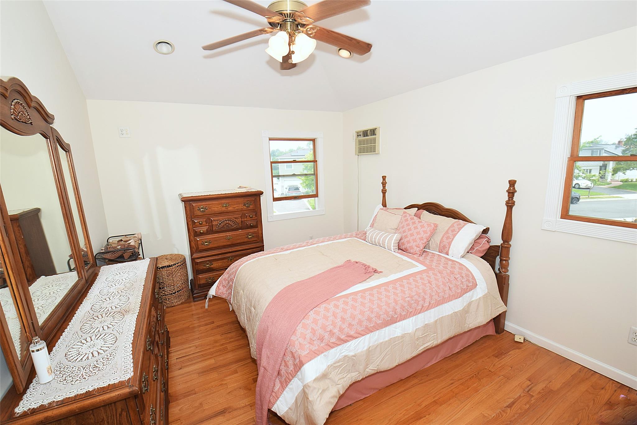 2 Walnut Drive, Syosset, New York image 16