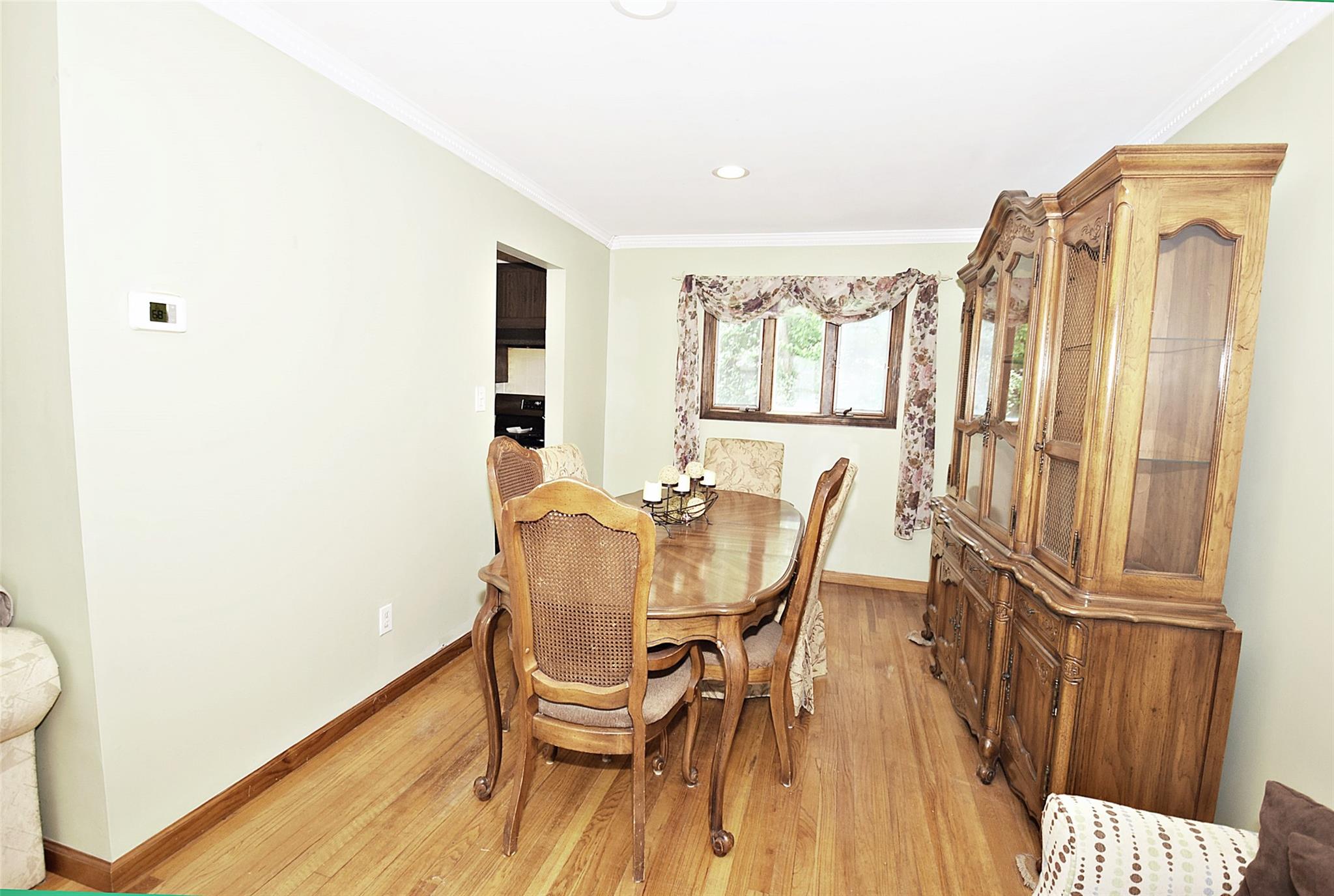 2 Walnut Drive, Syosset, New York image 8