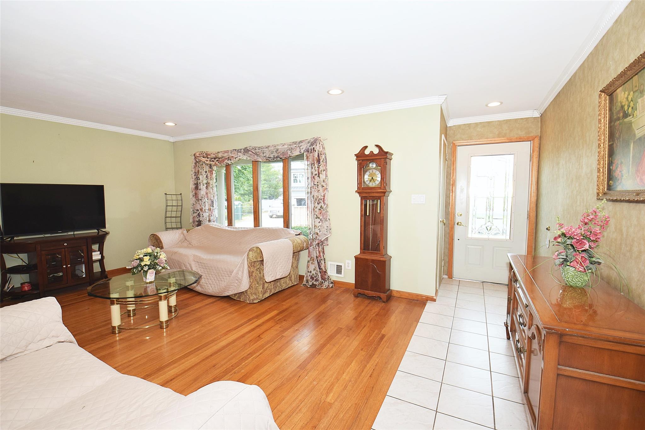 2 Walnut Drive, Syosset, New York image 4