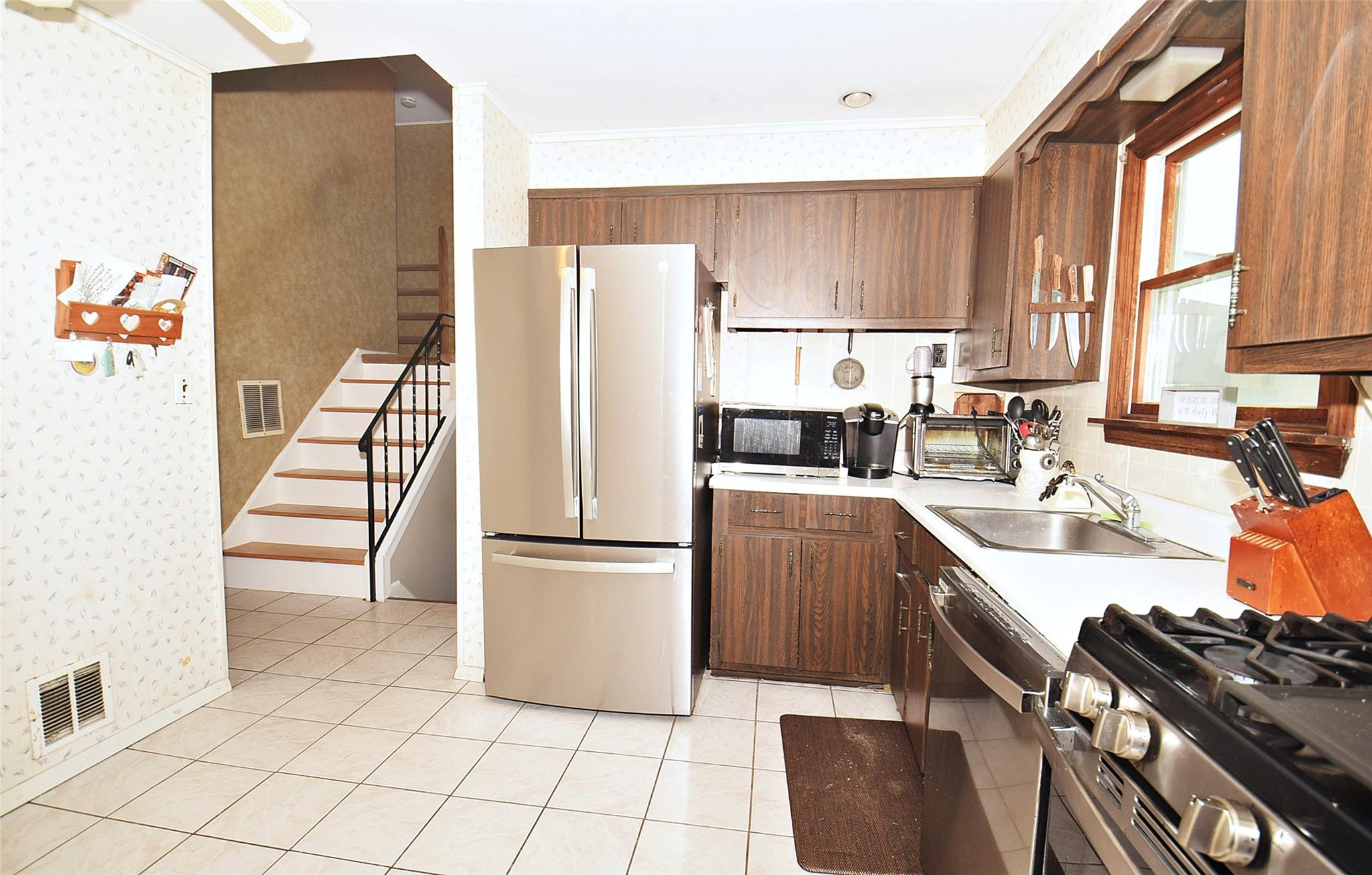 2 Walnut Drive, Syosset, New York image 11