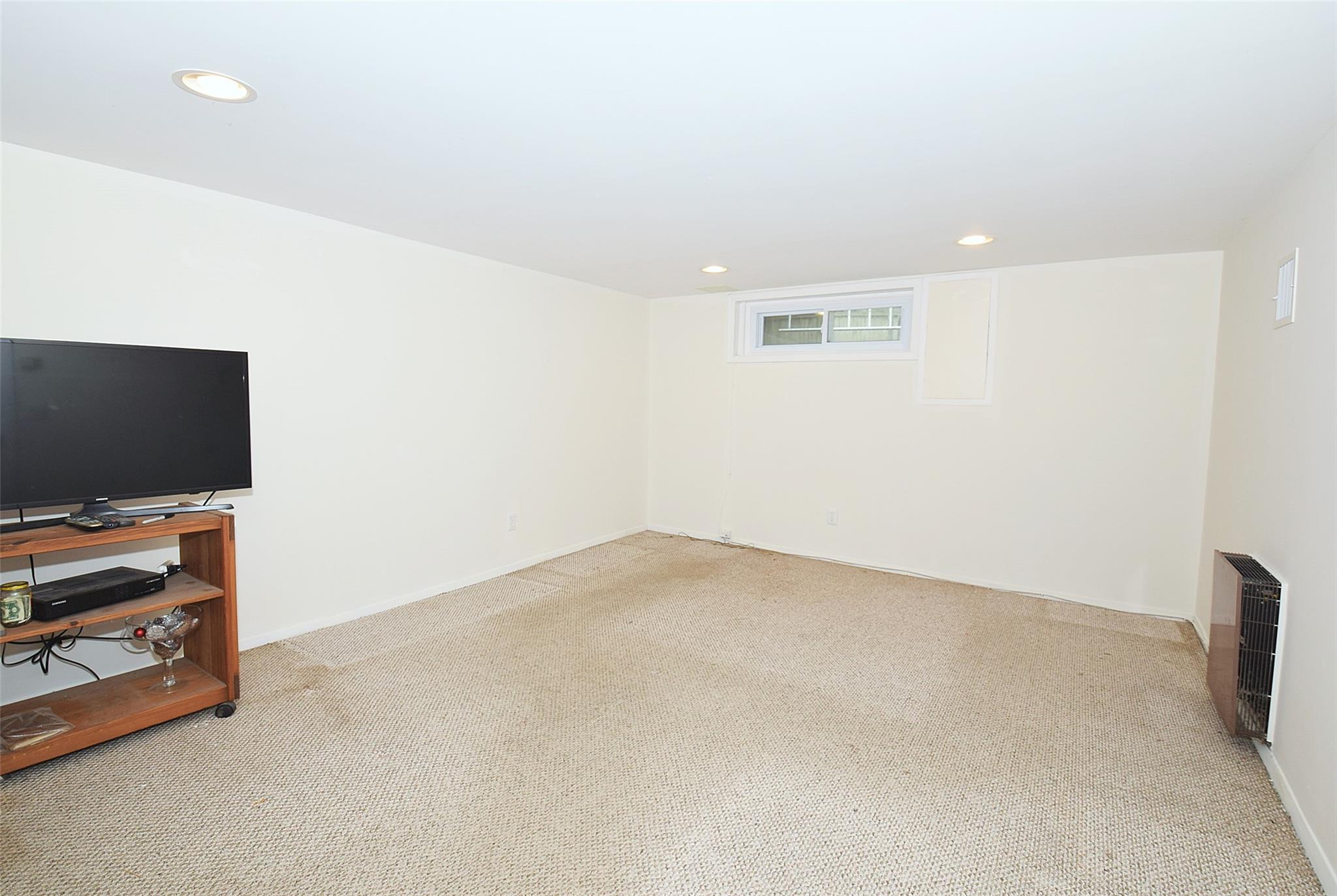 2 Walnut Drive, Syosset, New York image 22