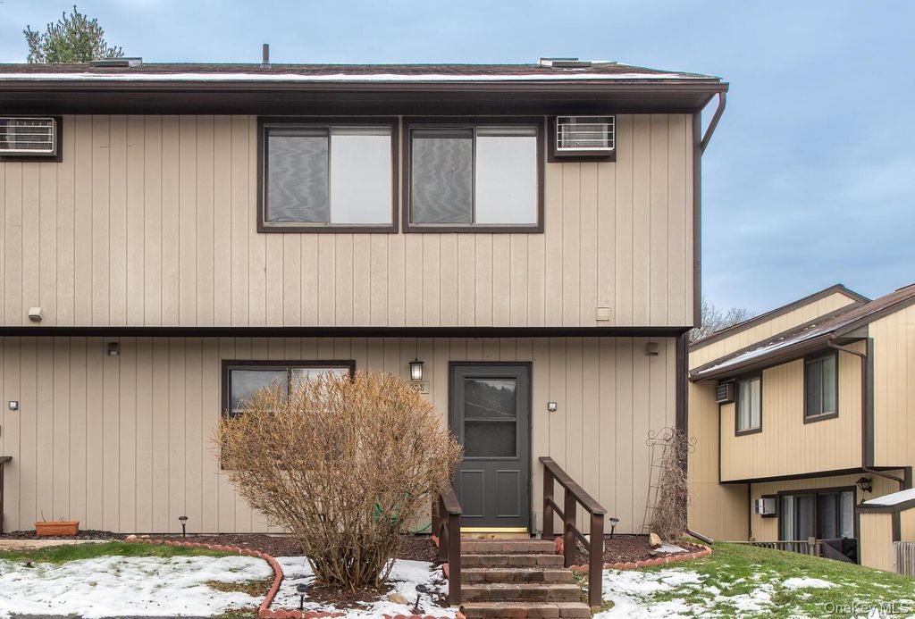 Photo of 908 Chelsea Cove S, Hopewell Junction, NY 12533 (MLS # 943828)