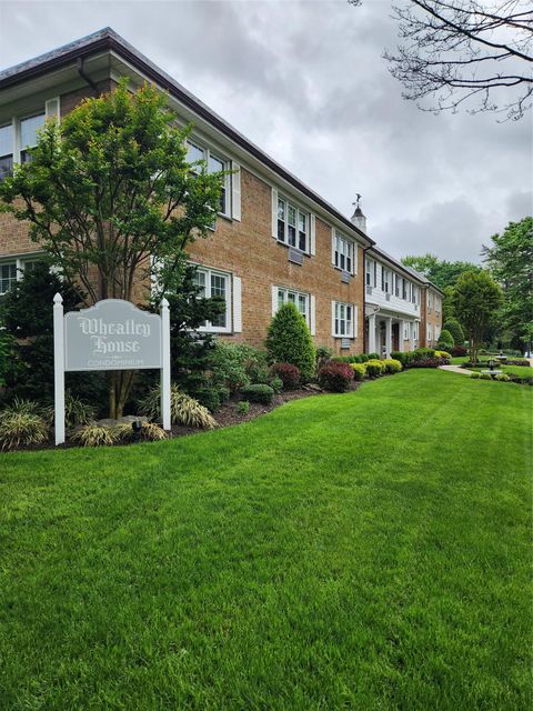 1 Bengeyfield Drive 2G East Williston NY 11596