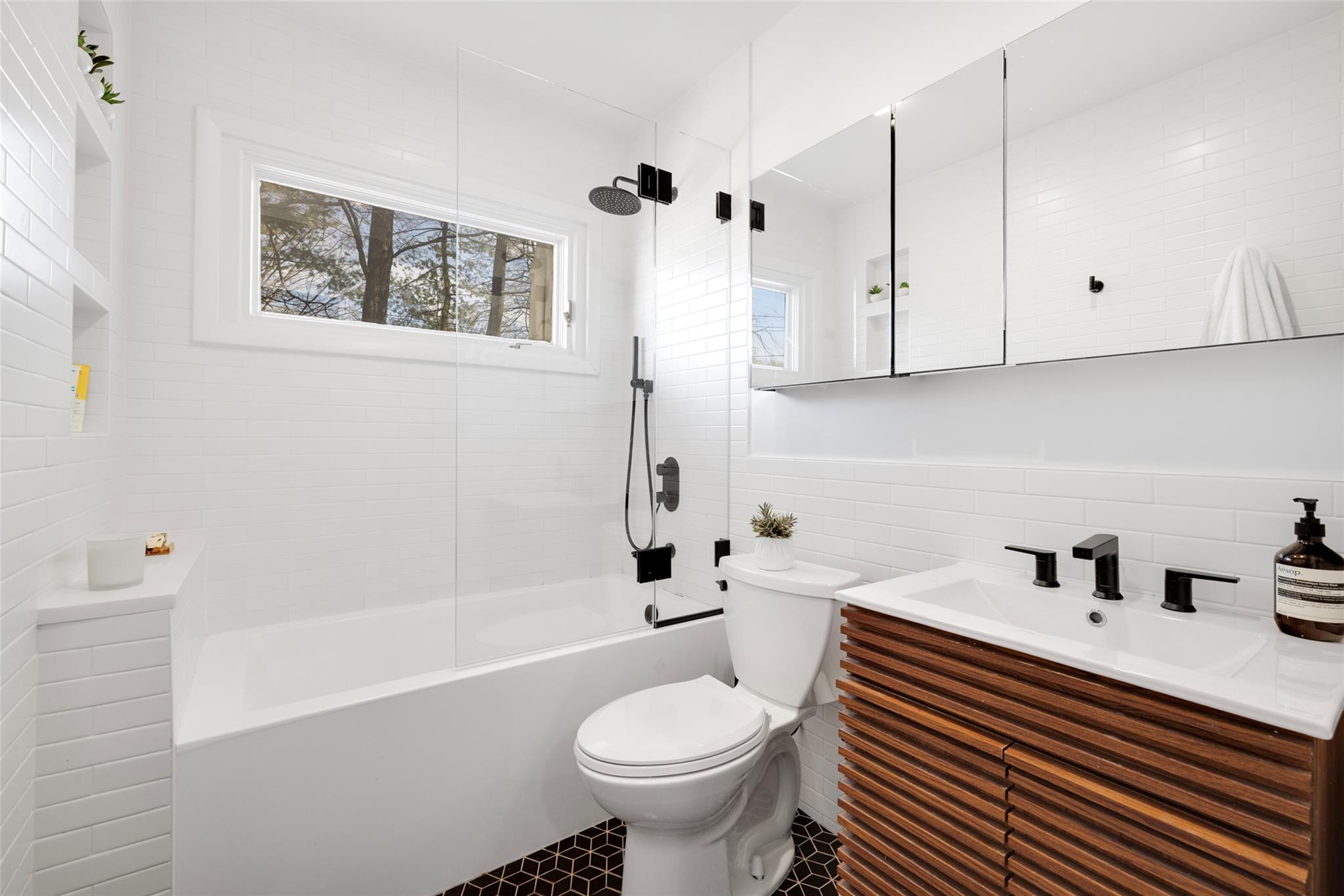 296 Murray Avenue, Larchmont, New York image 32
