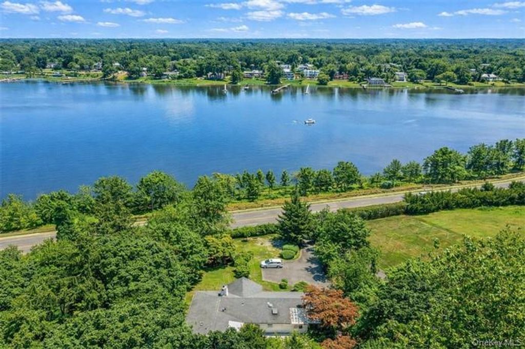 Photo of 355 E Shore Road, Great Neck, NY 11023 (MLS # 987770)