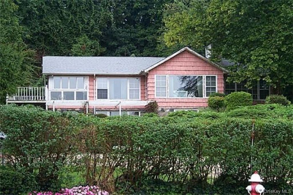 Photo of 355 E Shore Road, Great Neck, NY 11023 (MLS # 987770)